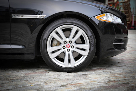 Editorial 2015 jaguar xj lwb awd portfolio ts 13