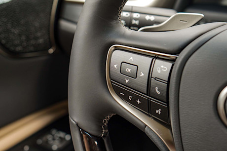 Editorial 2020 lexus es 300h 17 jl