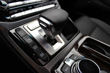 Editorial 2017 genesis g90 33t 24 dh