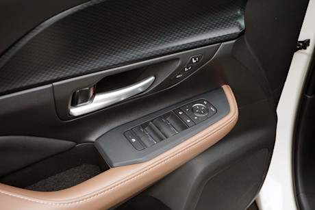 Editorial 2024 toyota grand highlander platinum hybrid max td 240131 25 di