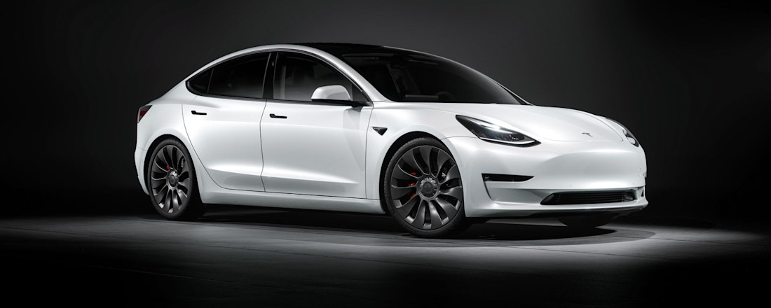Tesla Model 3 con incentivi: scende il prezzo grazie all'ecobonus 2023