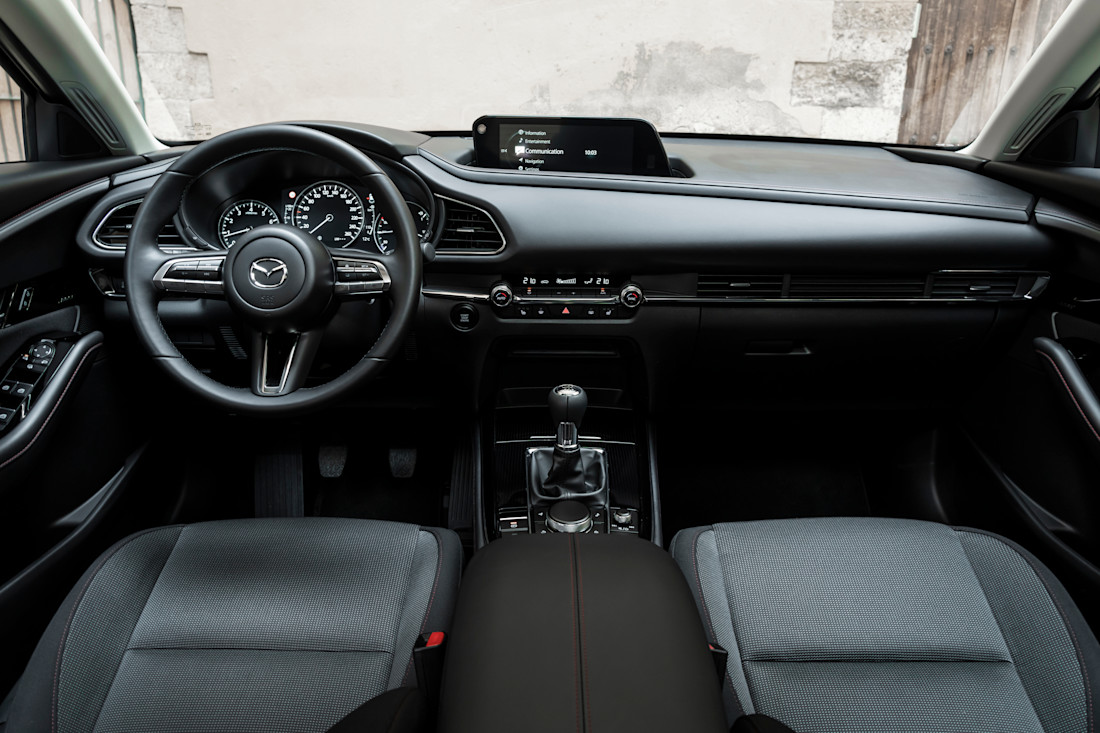 2022_mazda_cx-30_src_spain_int_1