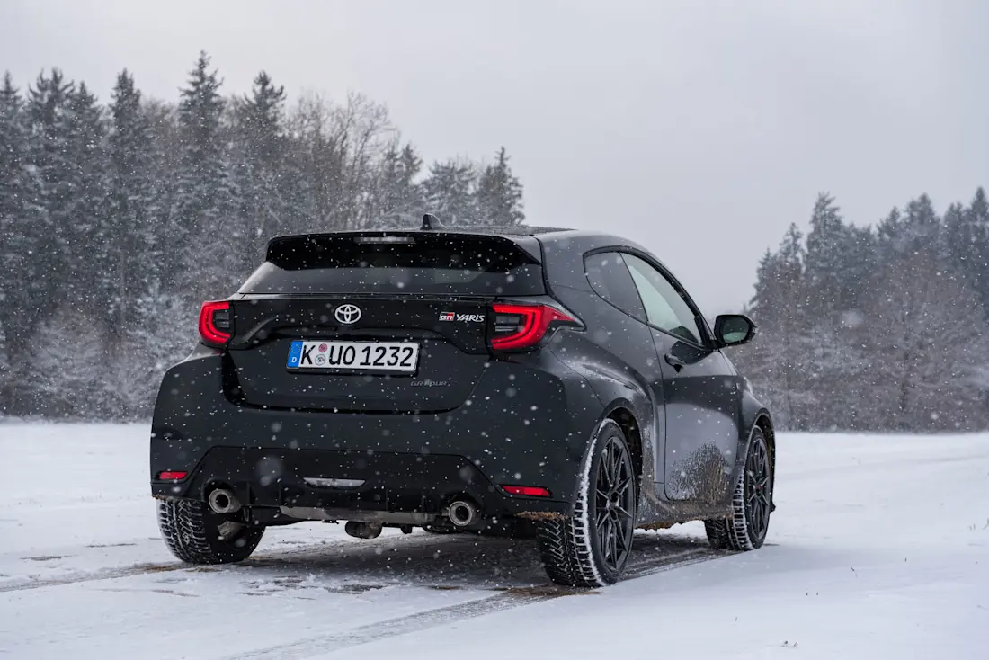Toyota-GR-Yaris-2021-Rear-Side
