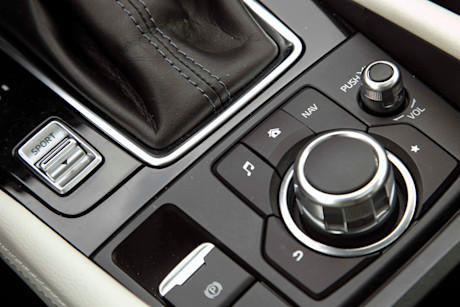 Editorial 2018 mazda3 sport gt 19 jw