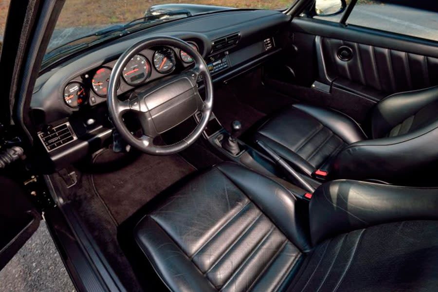 FL22_Mecum-Kissimmee-2022_1994-Porsche-911-Turbo_Interior.jpg