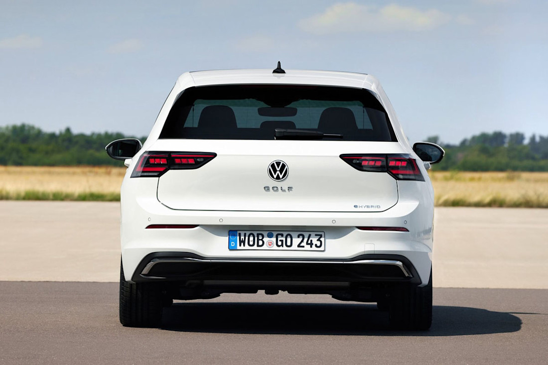 Volkswagen-Golf-2024-1600-08.jpg