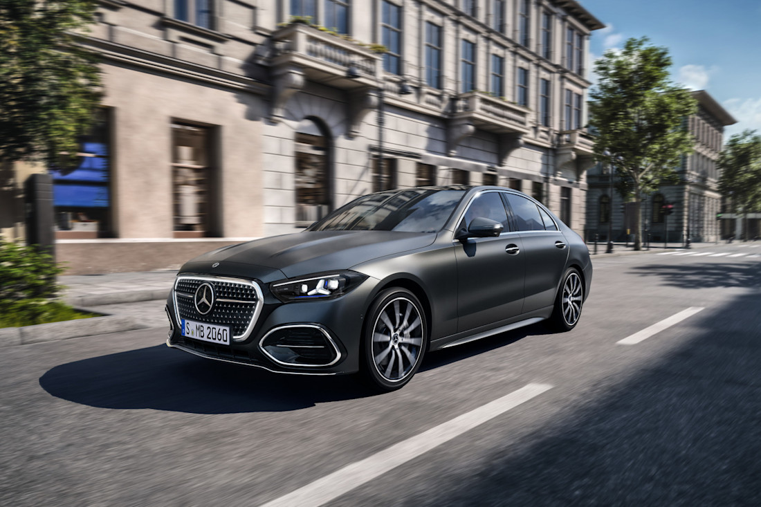 Nuova Mercedes Classe C, in Italia da 51.277 euro: più elettrificata e digitale