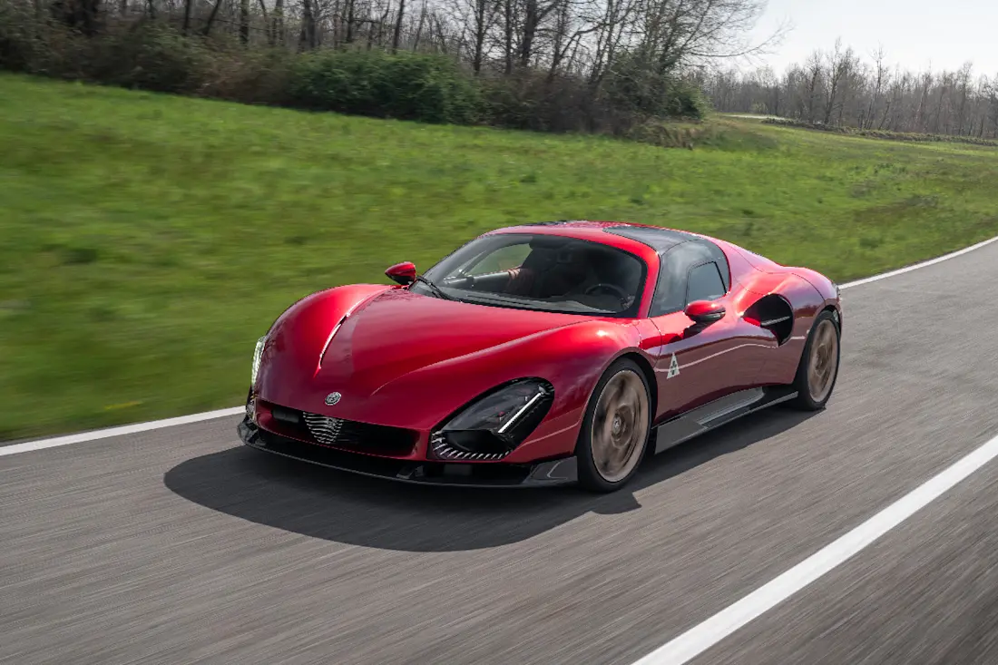 Alfa-Romeo-33-Stradale (22)