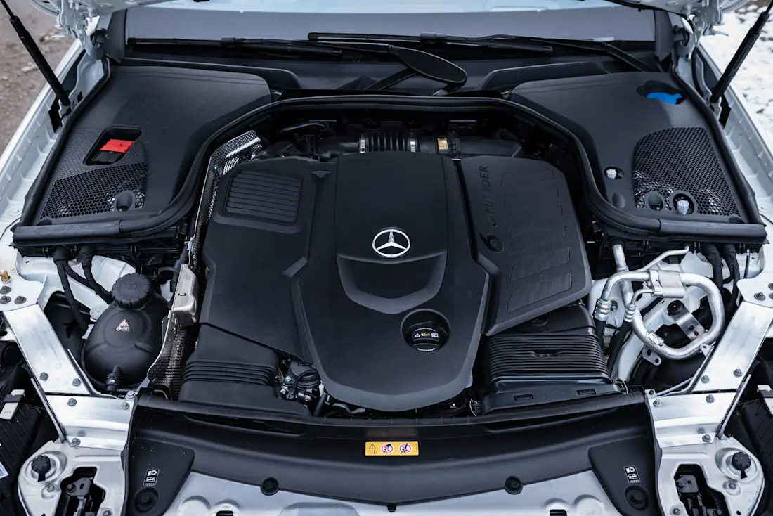 Mercedes-Benz-E-400-d-All-Terrain-Engine