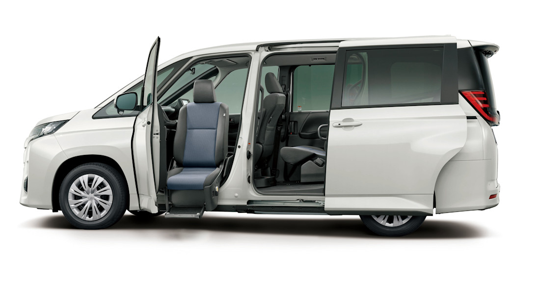 toyota-noah-side