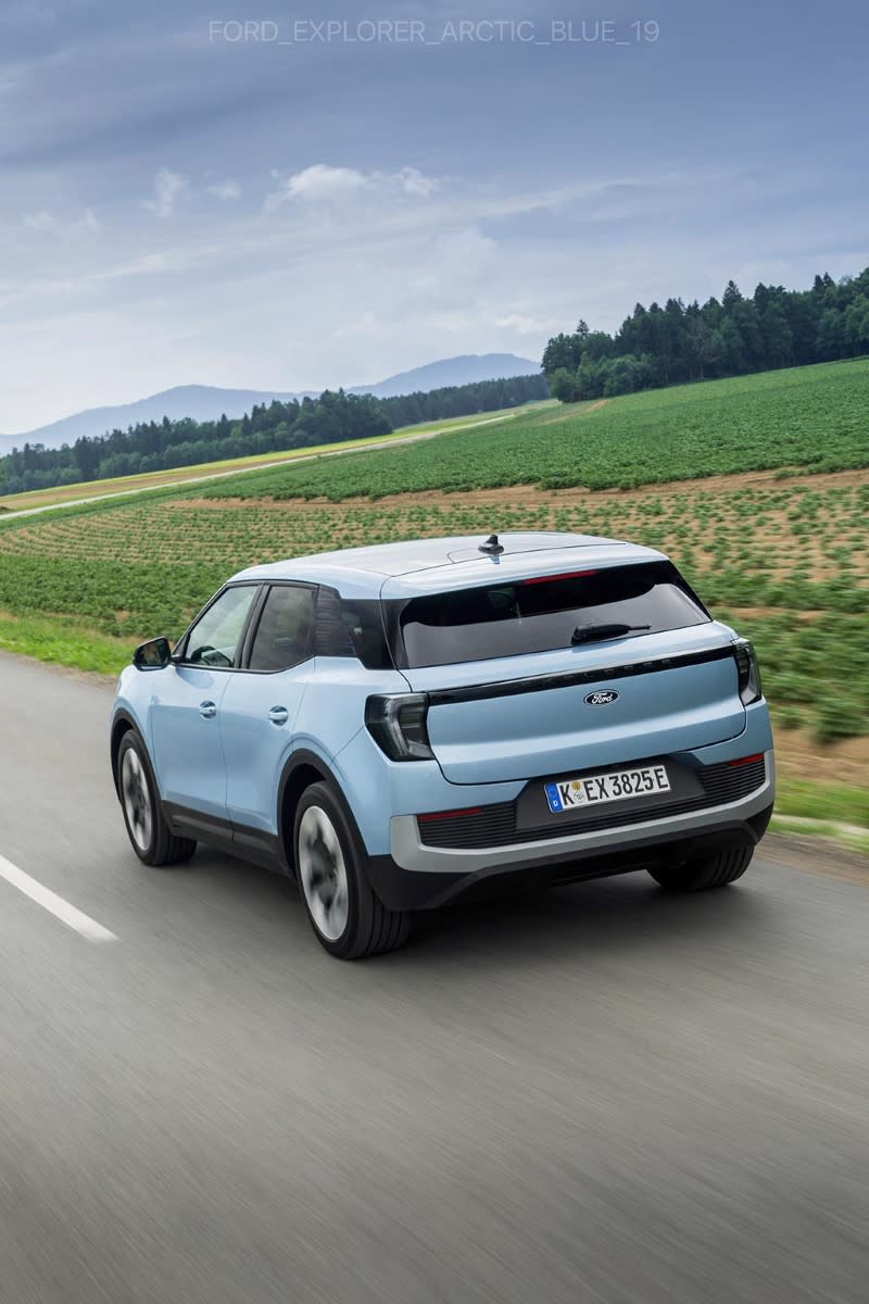 FORD_EXPLORER_ARCTIC_BLUE_19-LOW