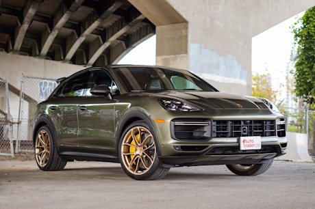 Editorial 2022 porsche cayenne turbo gt 02 jl
