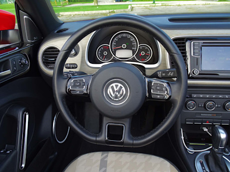 Editorial 2018 volkswagen convertible coast edition 21 jb