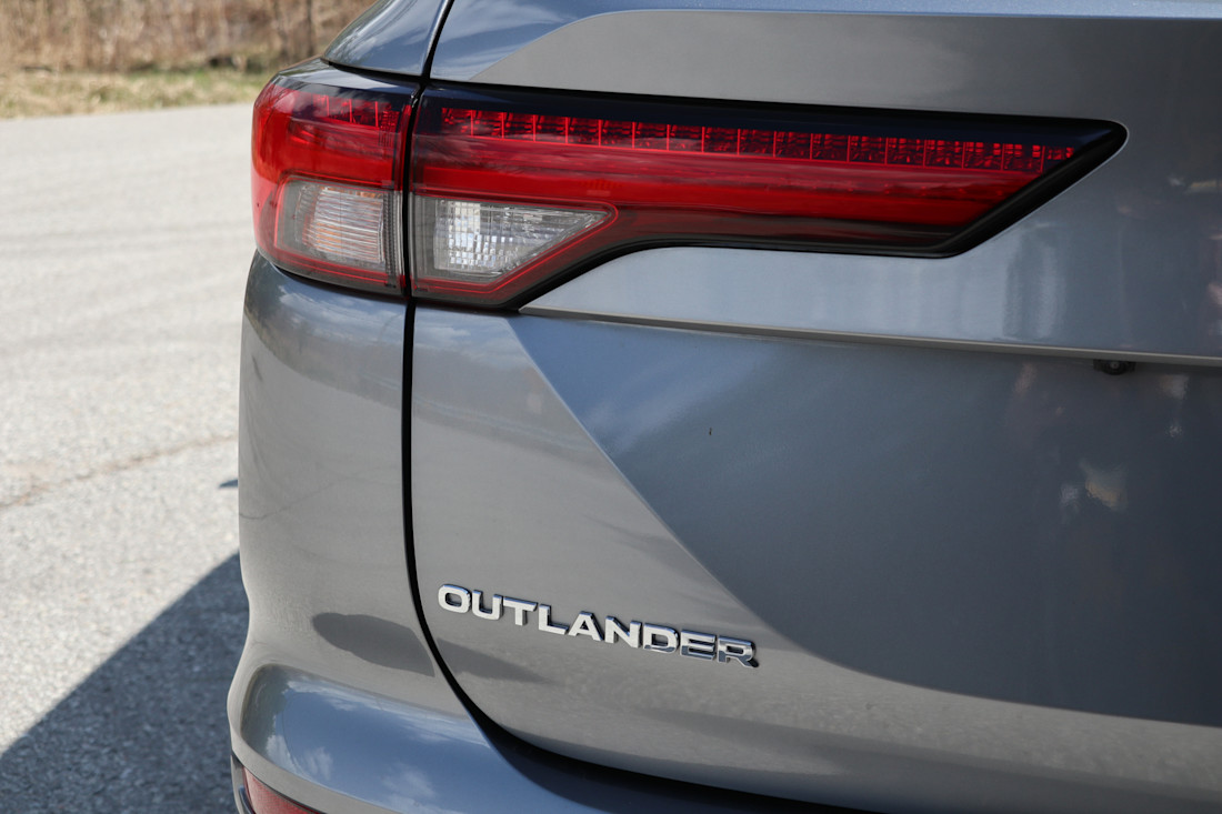 Editorial 2024 mitsubishi outlander phev gt premium 1