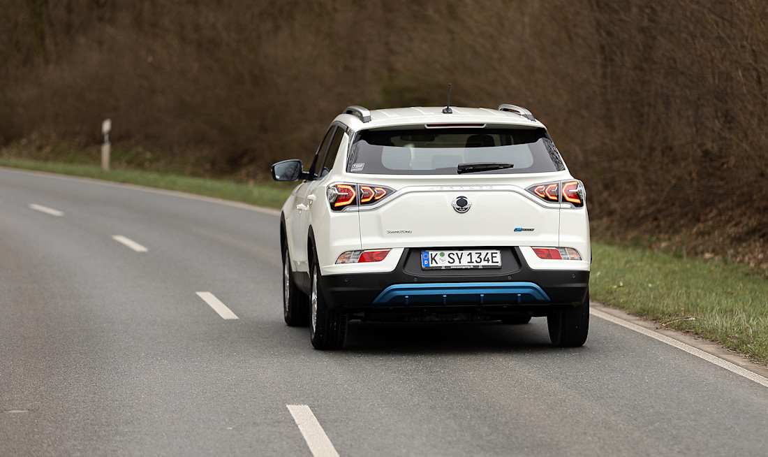ssangyong-korando-e-motion-back