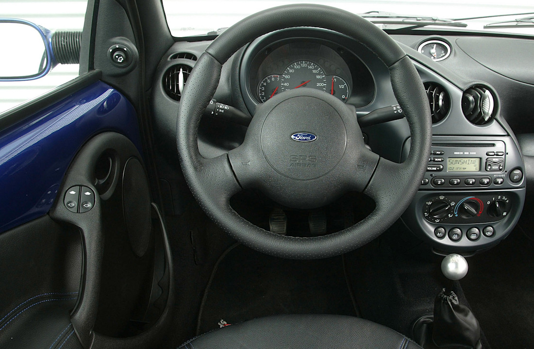 ford-sportka-interior