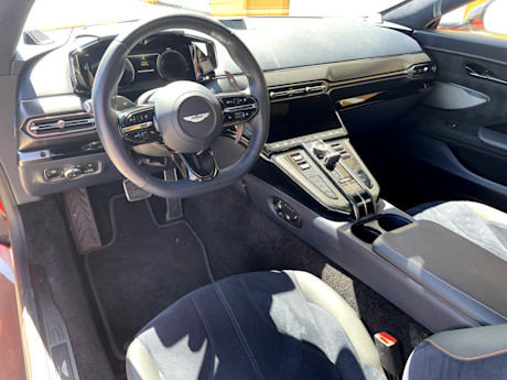 Editorial 2025 aston martin vantage mb 15