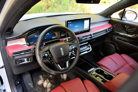 Editorial 2024 lincoln corsair grand touring awd td 240126 23 sha