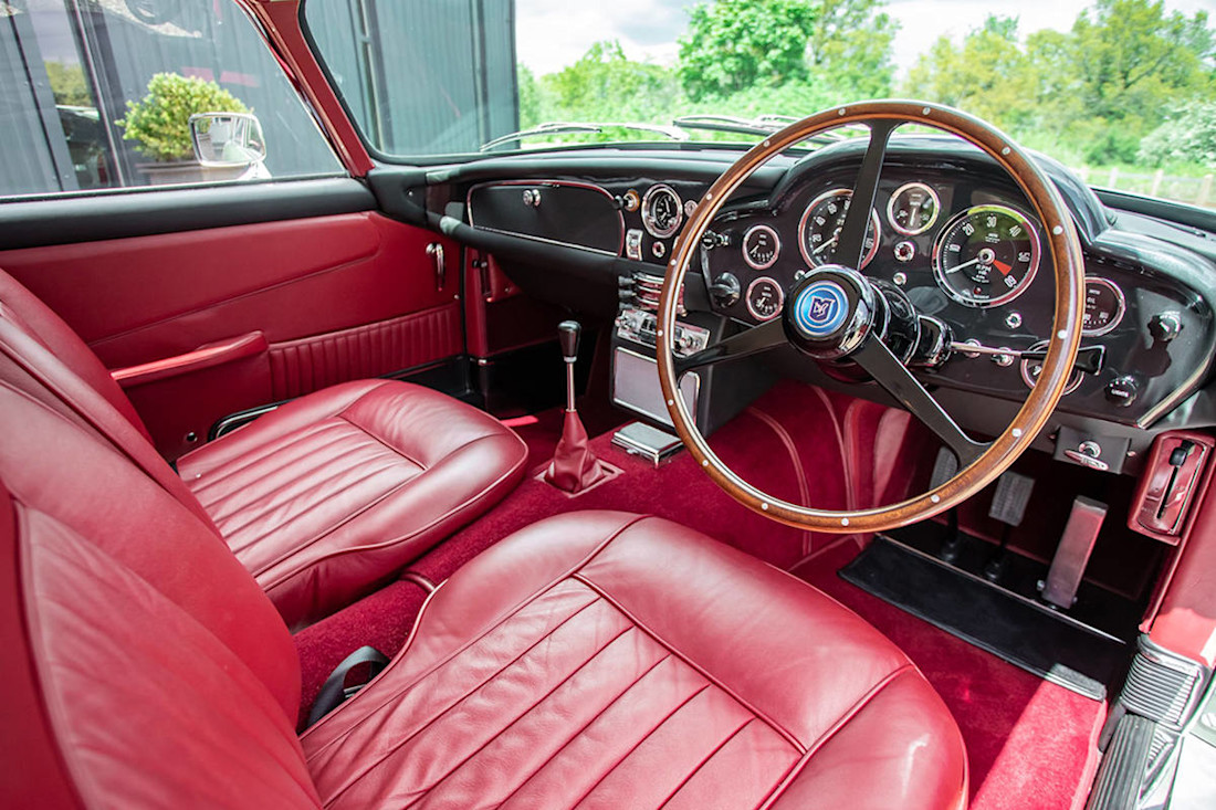 Aston-DB5-17.jpg