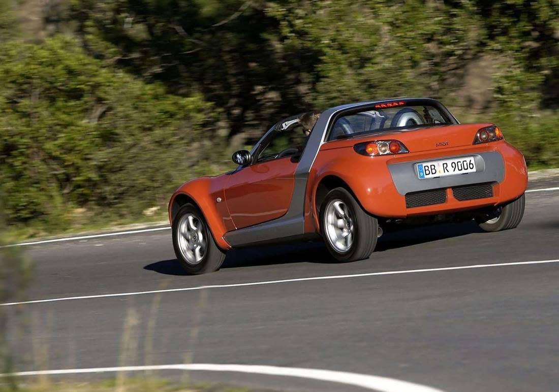 5q0jckbwDT1C8zV4dsq5cD-85a5b7a1a89d8b2083c1e389d5d6b889-Smart_Roadster_Heckansicht-1100