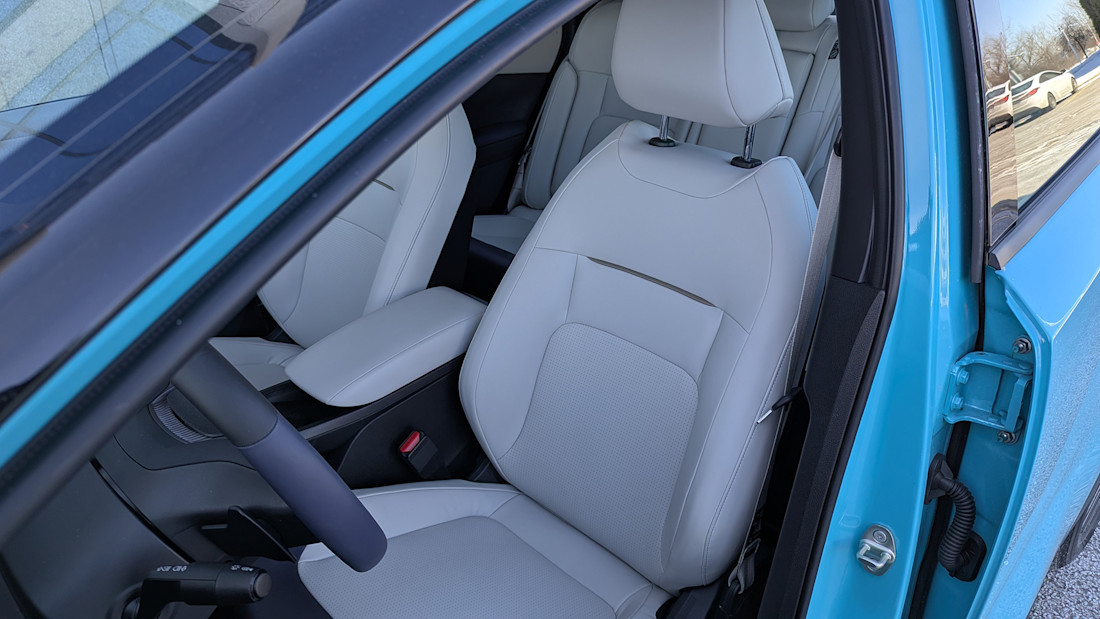 2026 Nissan LEAF - TD - DB - 260408 - 20.jpg
