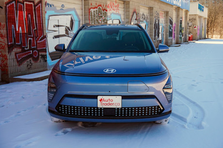 Editorial 2024 hyundai kona electric ultimate td 240404 02 jl