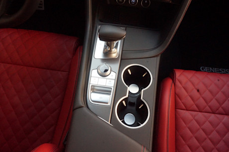 Editorial 2025 genesis g70 jl 22