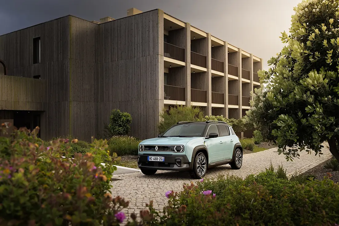 BEBE20250515 Renault 4 02