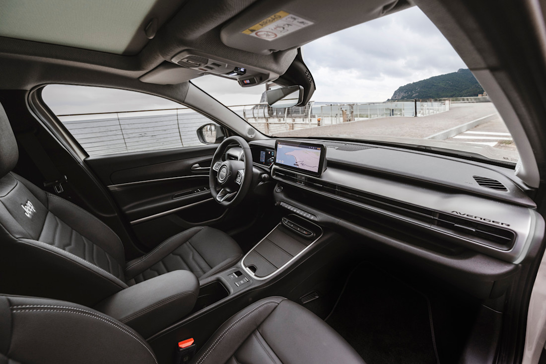 Jeep-avenger-4xe-2024 (3).jpg