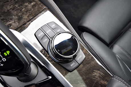 Editorial 2017 bmw 540i xdrive 12 jp