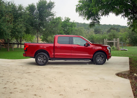 Editorial 2022 ford f 150 lightning 07 bc fr
