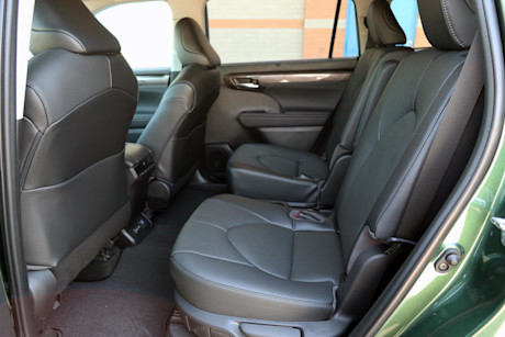 Editorial 2023 toyota highlander hybrid limited td 230721 23 jm