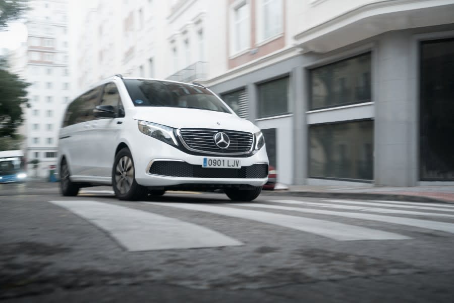 primera-prueba-mercedes-eqv.6146.jpg