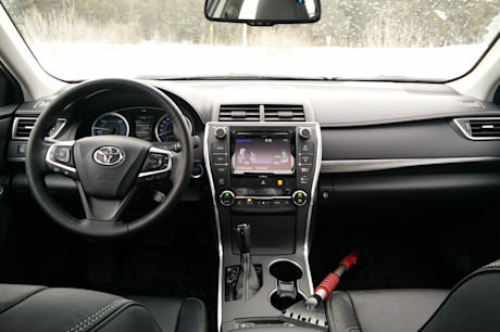 Editorial 2016 toyota camry hybrid jb 11