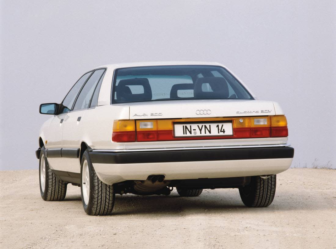 5jEqPravW3TgrqDA1ASCLB-2ac439fbaa9a6962a45eccd8d038f4c2-audi-200-quattro-back-1100