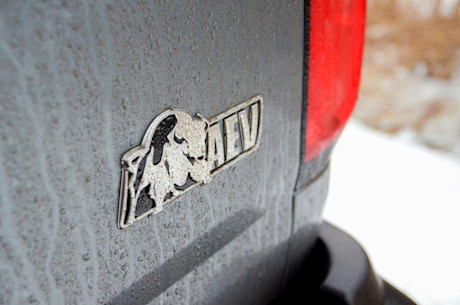Chevrolet Colorado ZR2 Bison 2020 vs Jeep Gladiator Rubicon 2020 : match comparatif Body Image