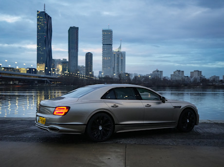 Bentley Flying Spur_Heck-seitlich