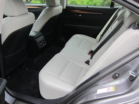 Editorial 2013 lexus es pw 008 827