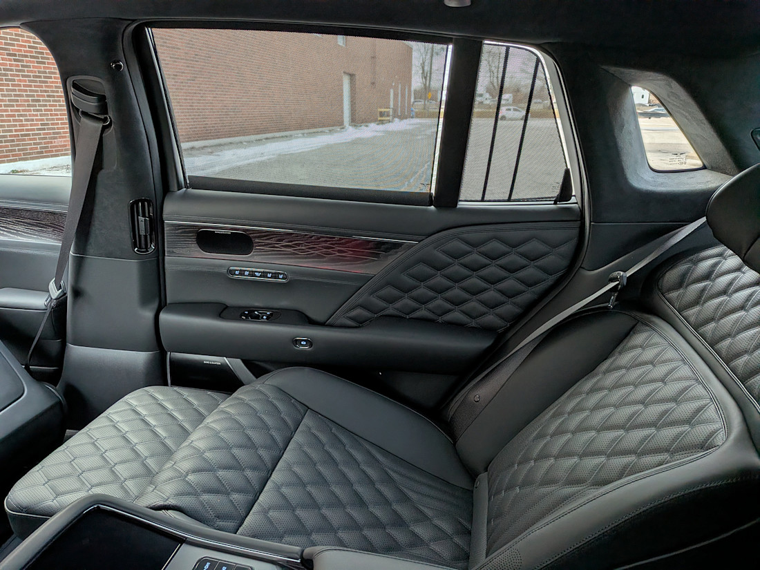 2026 Genesis G90 Black Edition - TD - SBe - 260327 - 28.jpg