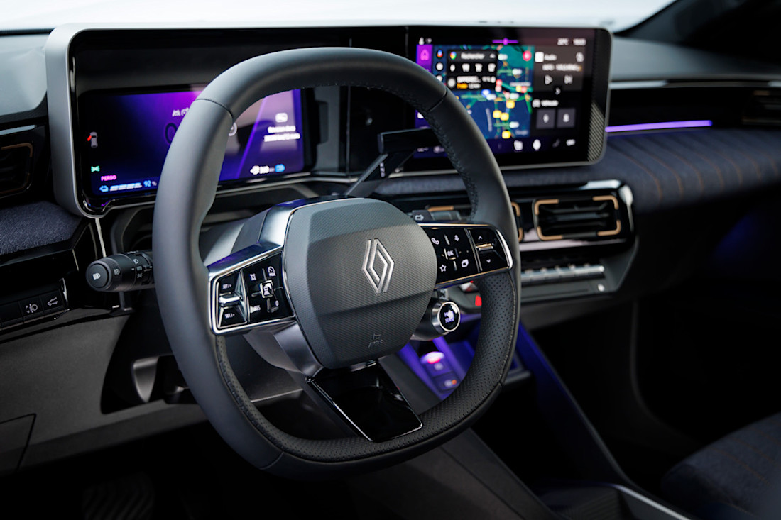 renault_4_e-tech_electric_dashboard.jpeg