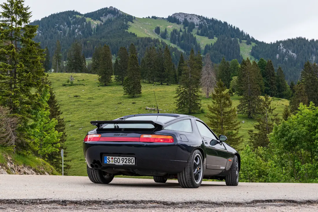 Porsche-928-GTS-Rear