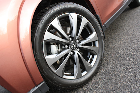 Lexus UX 300h 2025 : essai routier Image