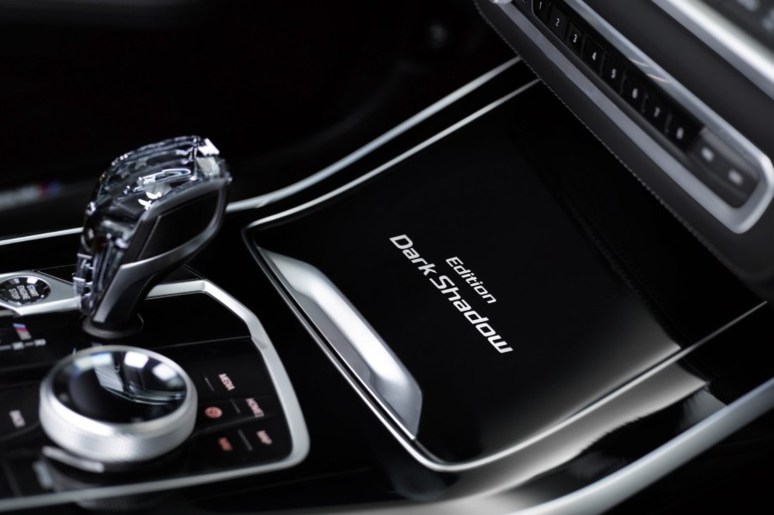 P90386168_highRes_bmw-x7-edition-dark- (1).jpg