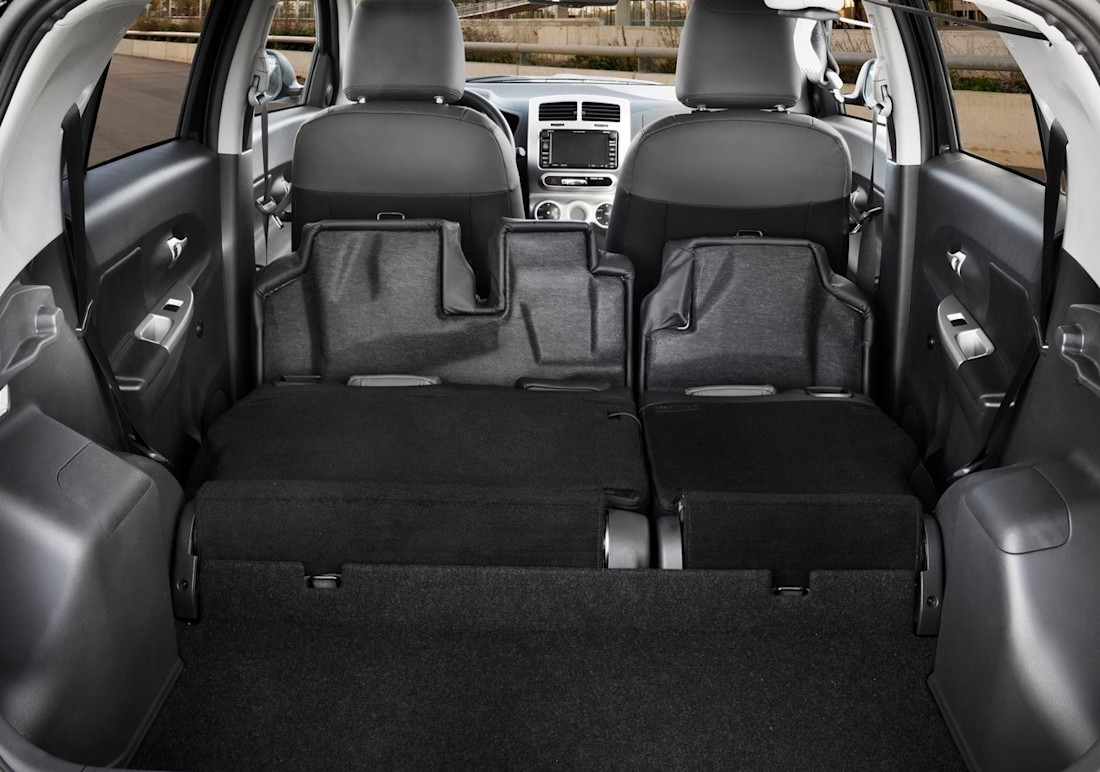 Toyota-Urban Cruiser-2009 interior