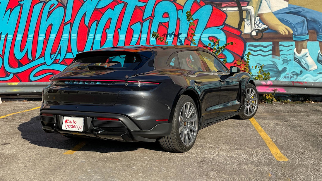 Editorial 2021 porsche taycan turbo s cross turismo 07 ct