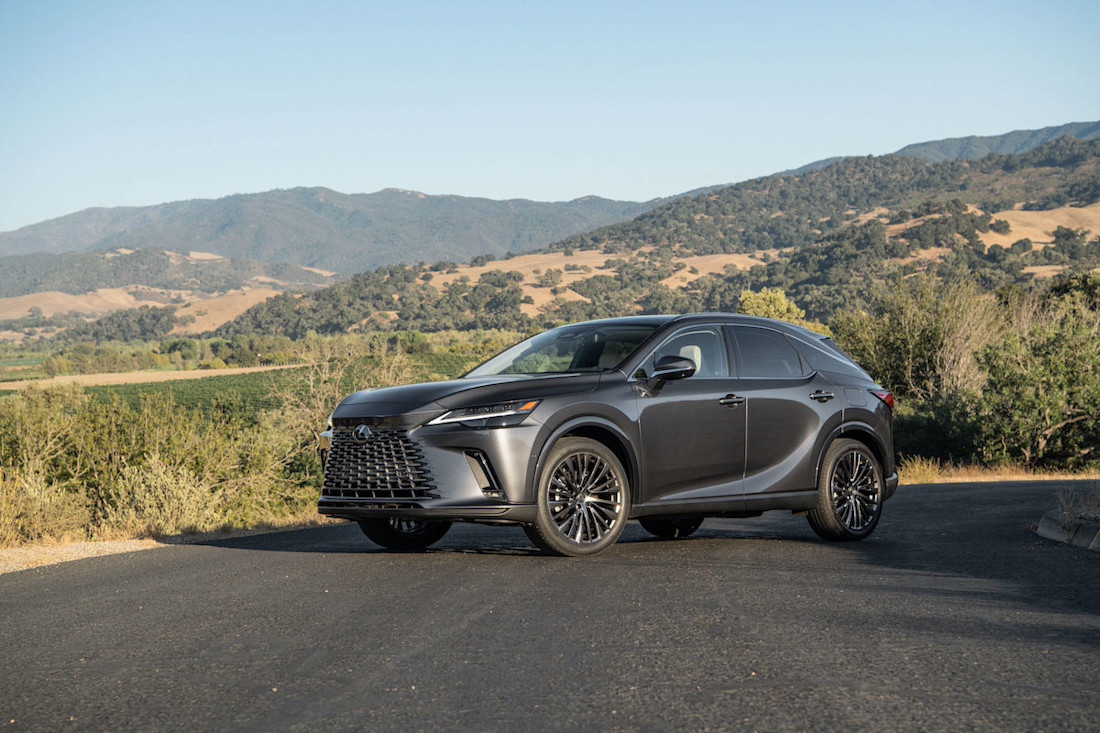 Lexus RX 450h+ (2023) statisch, vooraanzicht