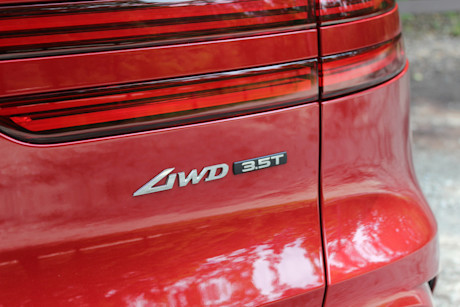 Editorial 2026 genesis gv70 35t sport awd fd pb 250405 8
