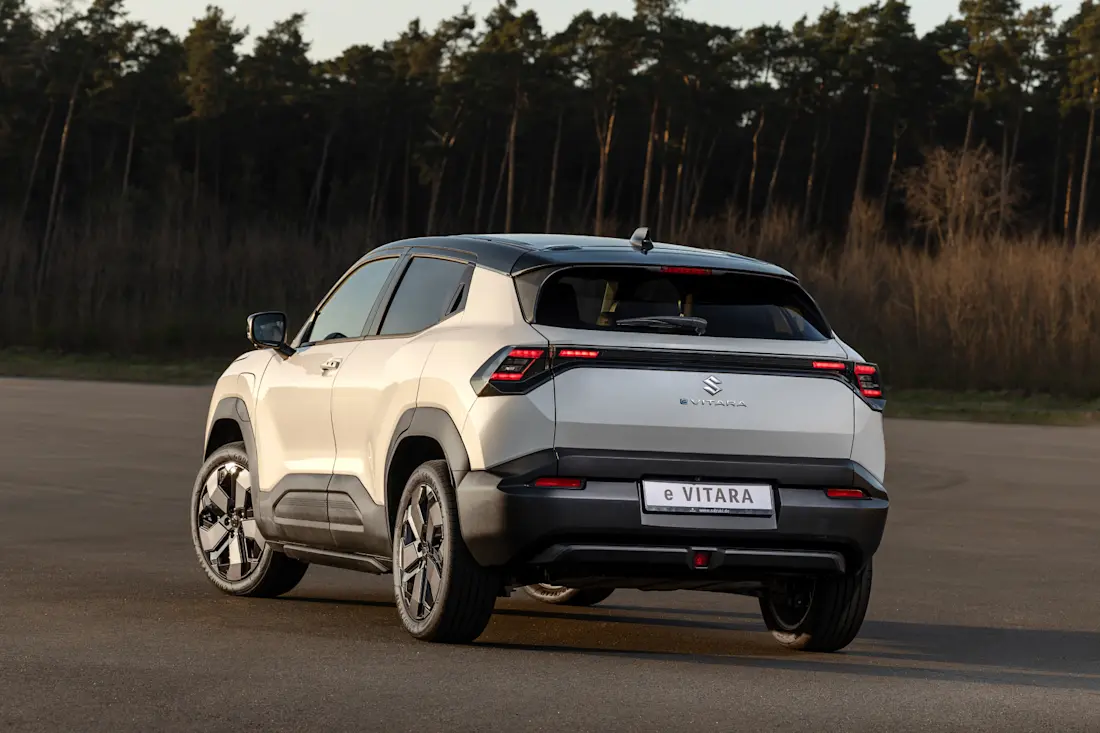 suzuki e vitara achter