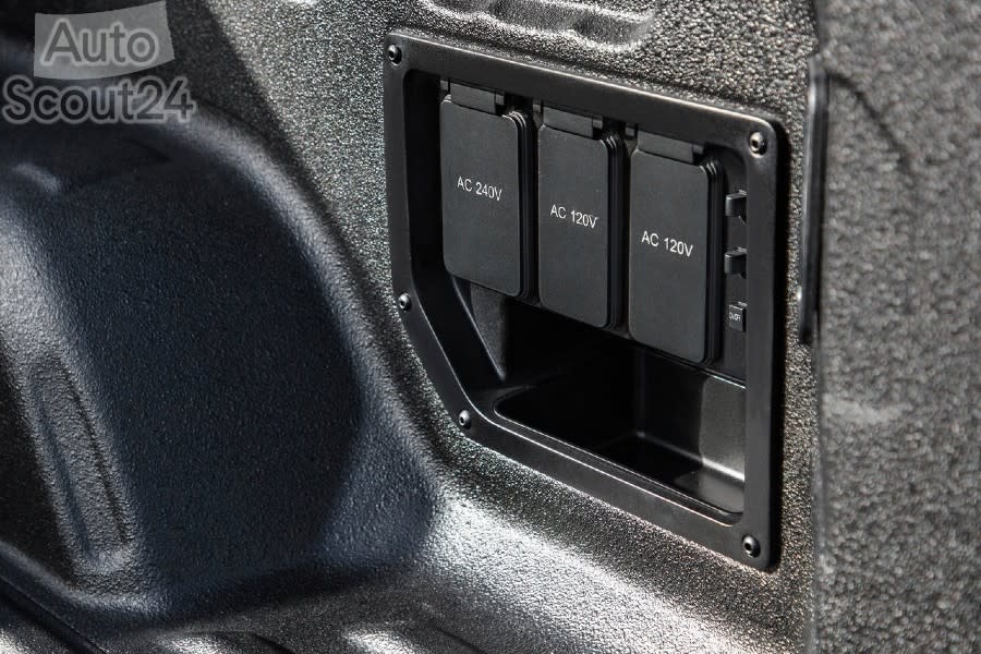 GMC-Sierra_EV-2024-1280-12(1).jpg
