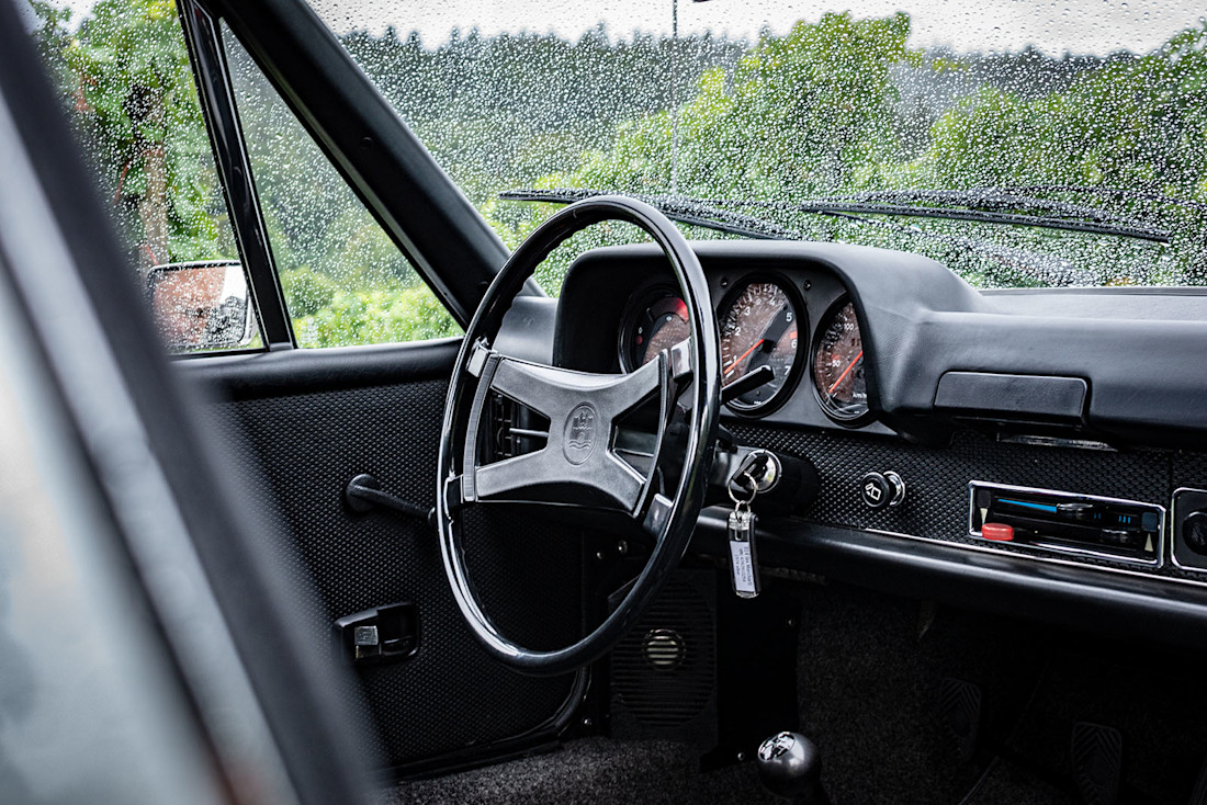 porsche-914-interior